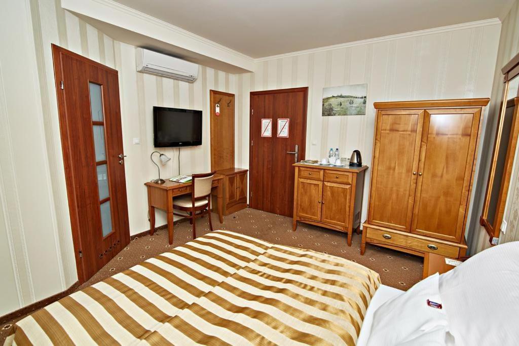 Hotel Soccer Sport Radomsko Esterno foto